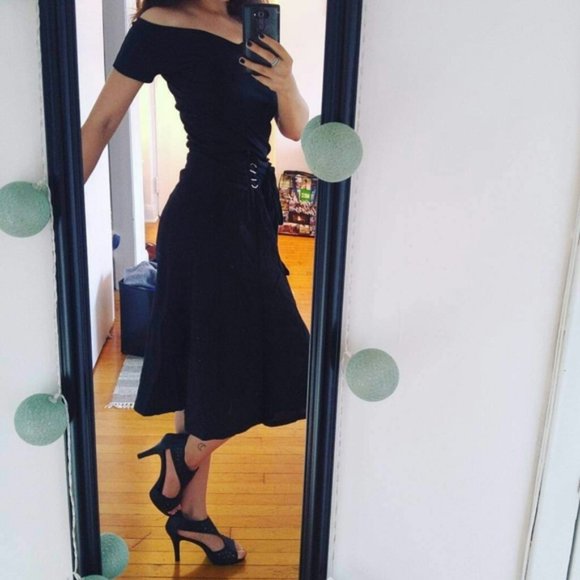 ⚡️SALE⚡️Black Leather Cutout Perforated Platform Heels - Picture 4 of 6